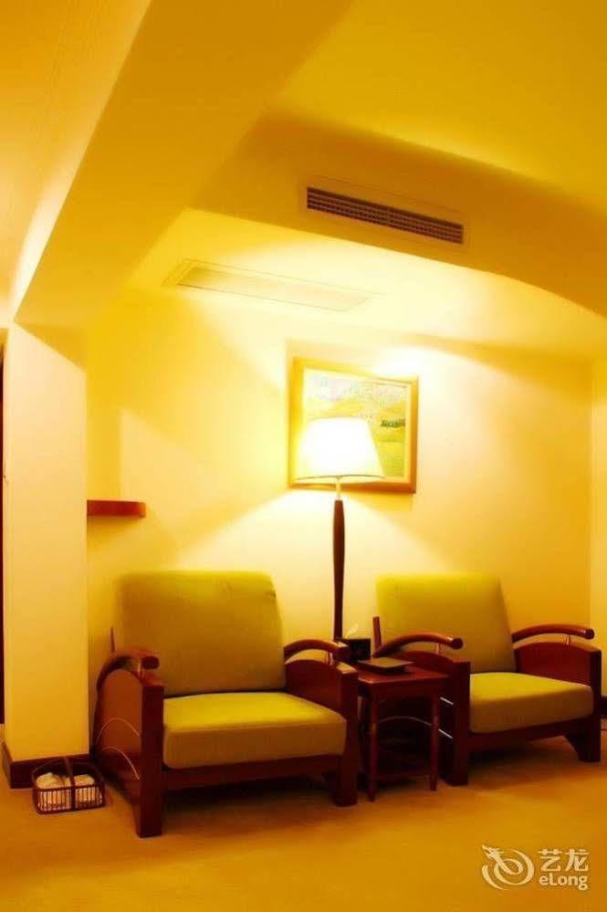 Huajun Hotel 4*