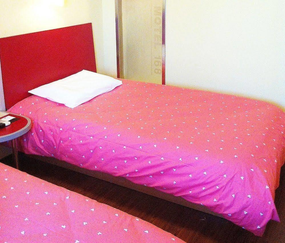 Hotel Home Inn Shanghai Chuansha Metro Station Xinchuan Road 2*