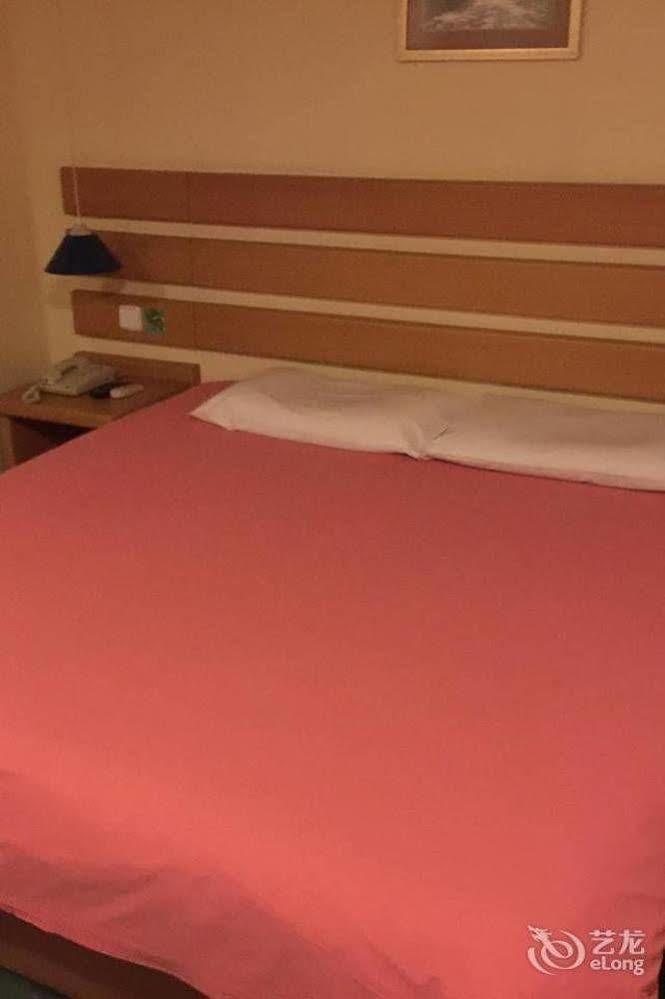 Home Inn Shanghai Chuansha Metro Station Xinchuan Road 2*
