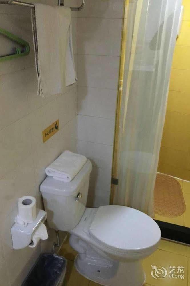 Home Inn Shanghai Chuansha Metro Station Xinchuan Road Hotel