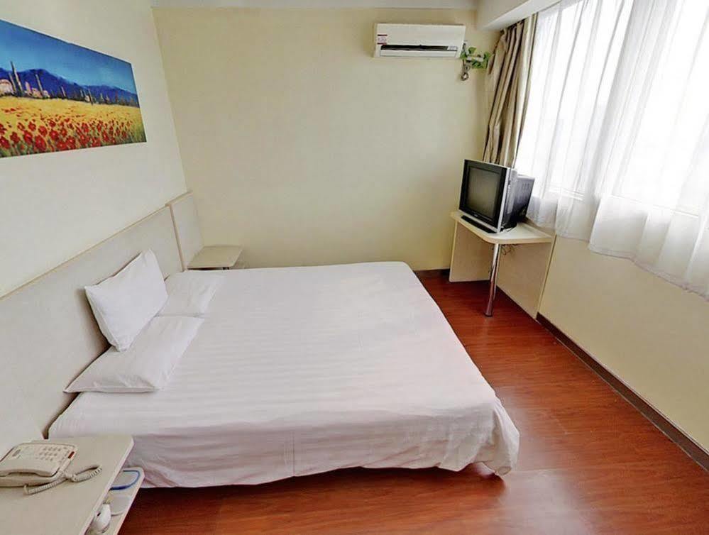 Hanting Babaiban Pudian Road Subway Station Hotel 2*