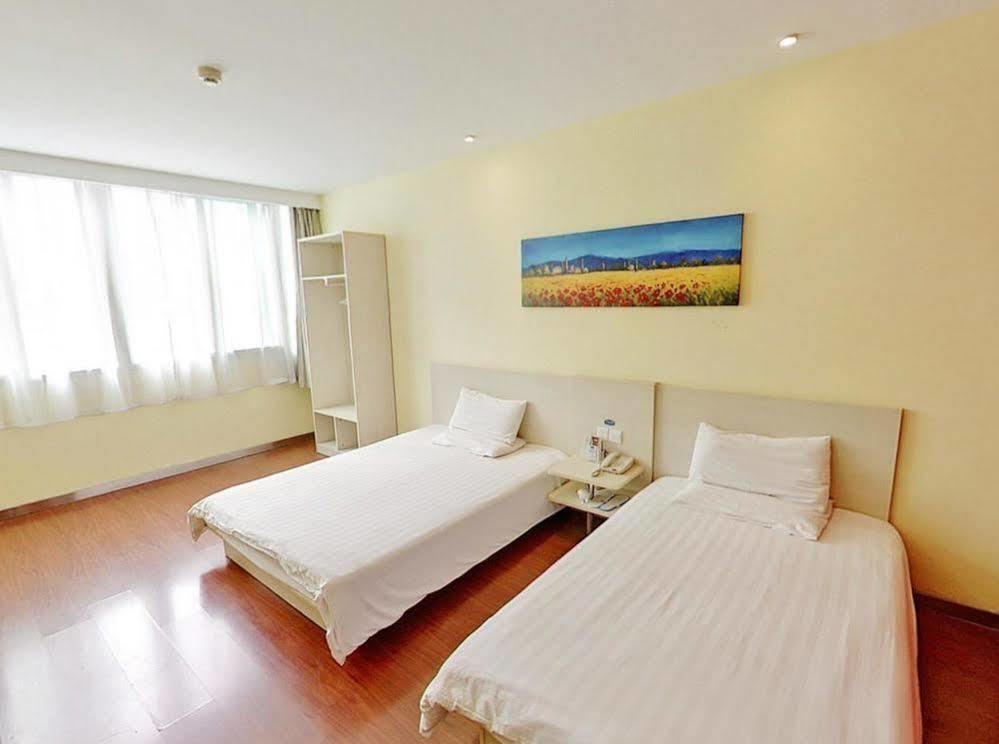 Hotel Hanting Babaiban Pudian Road Subway Station 2*