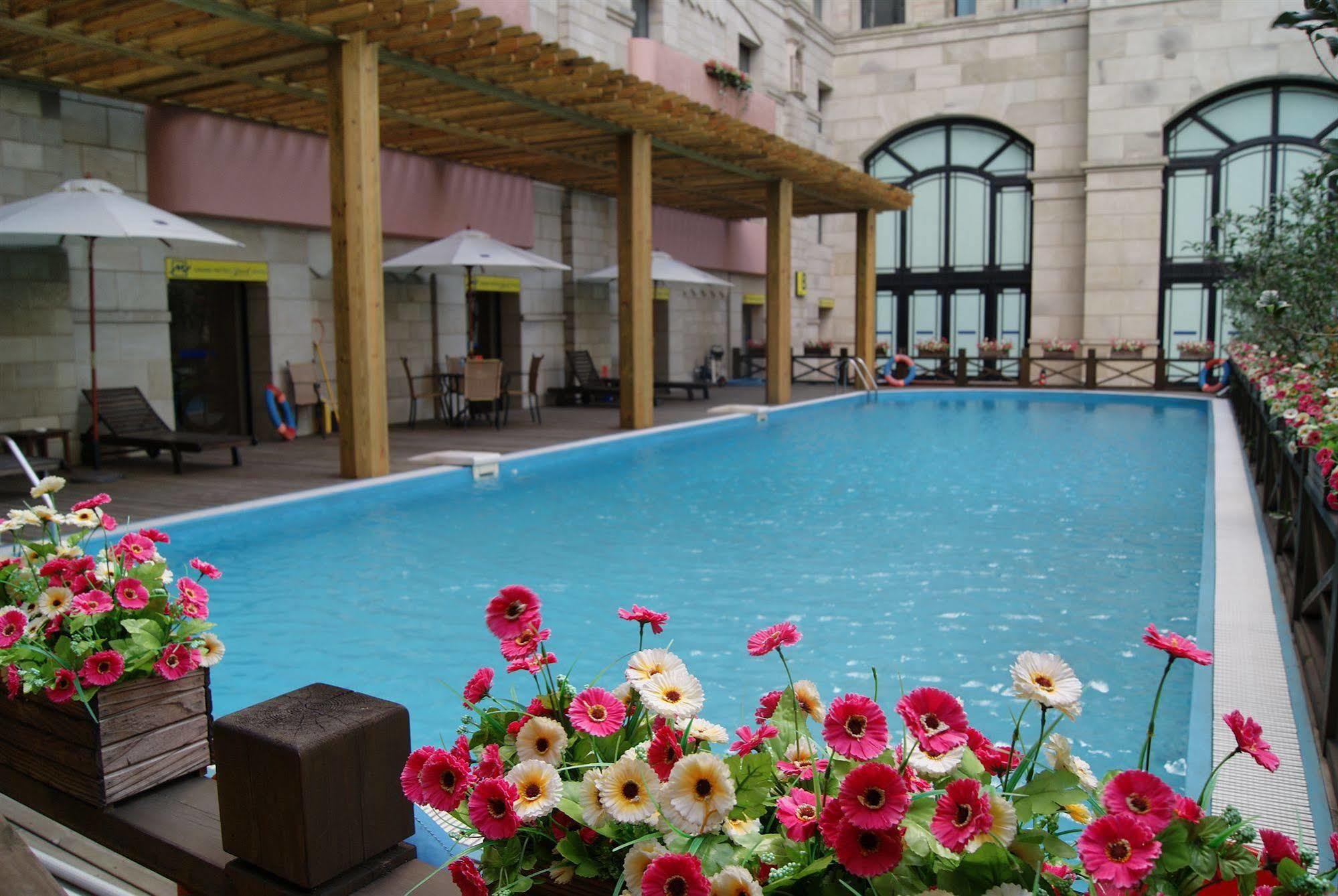 Hotel Grand Madison Jinqiao 5*