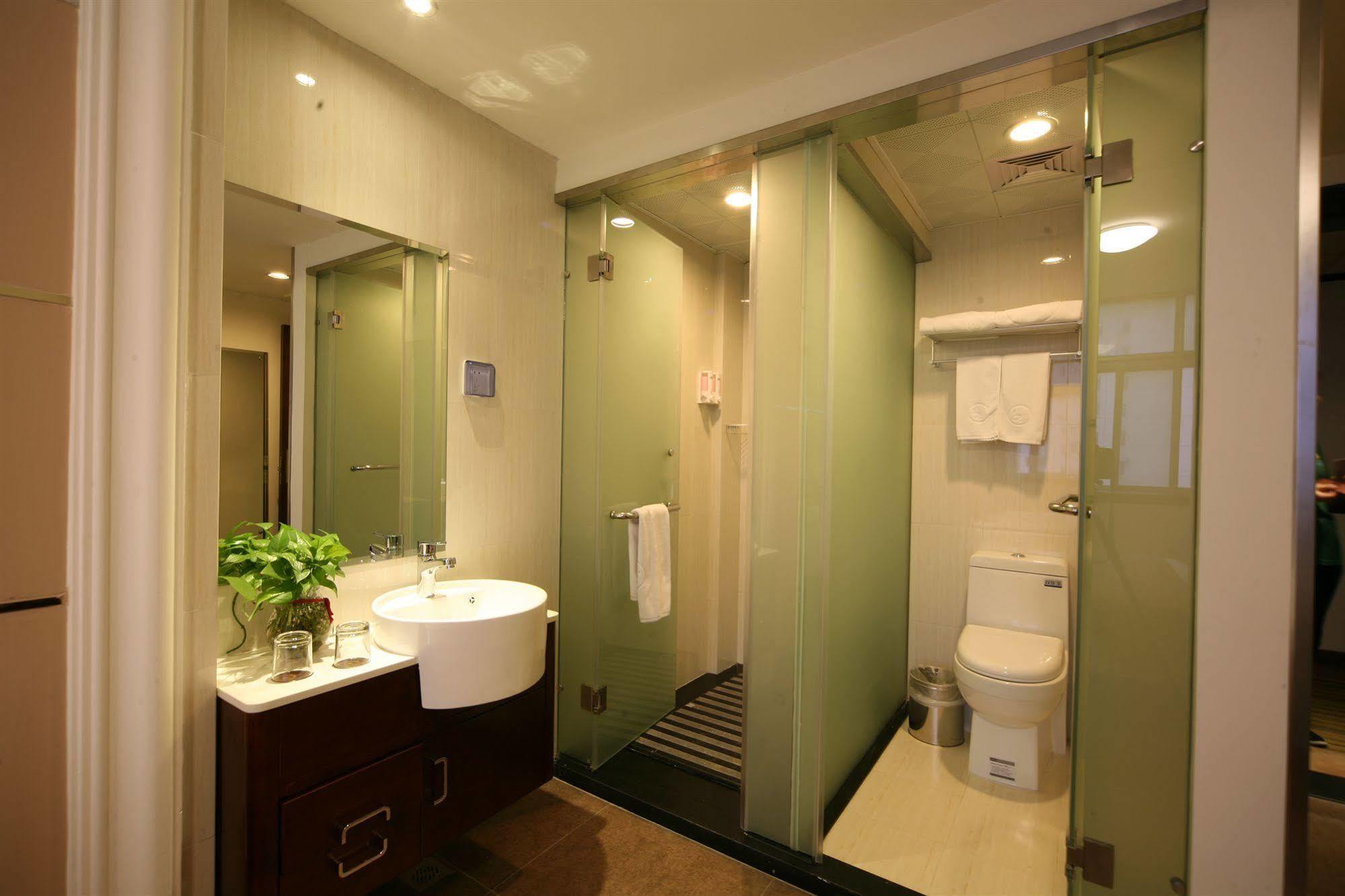 Hotel Baolong Homelike - Zhongshan Branch 2*