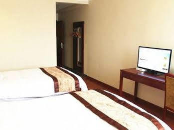 Hotel Greentree Zhujing Business