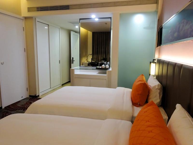 Hotel & 4*