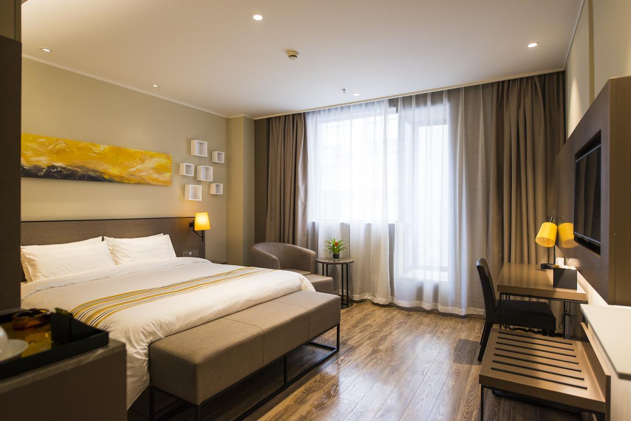 Plus Xujiahui Branch Hotel