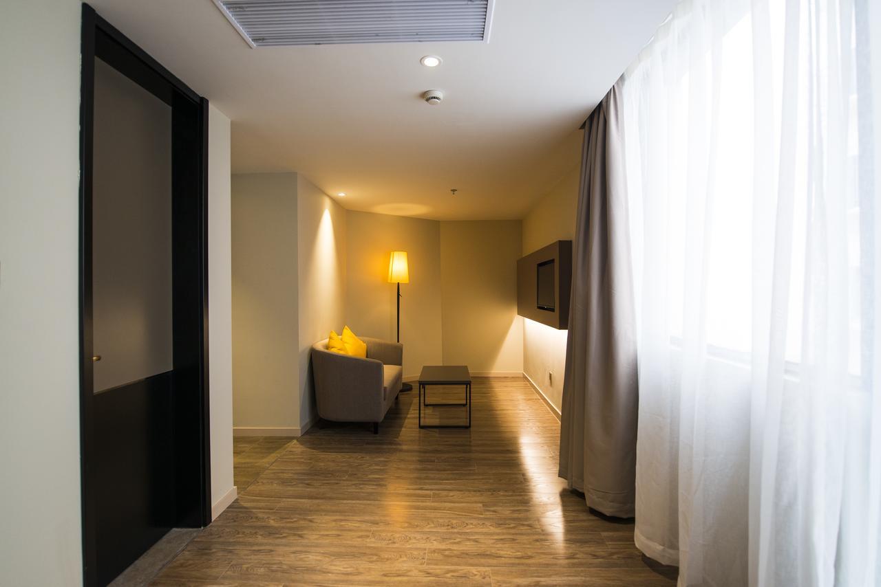 Plus Xujiahui Branch Hotel