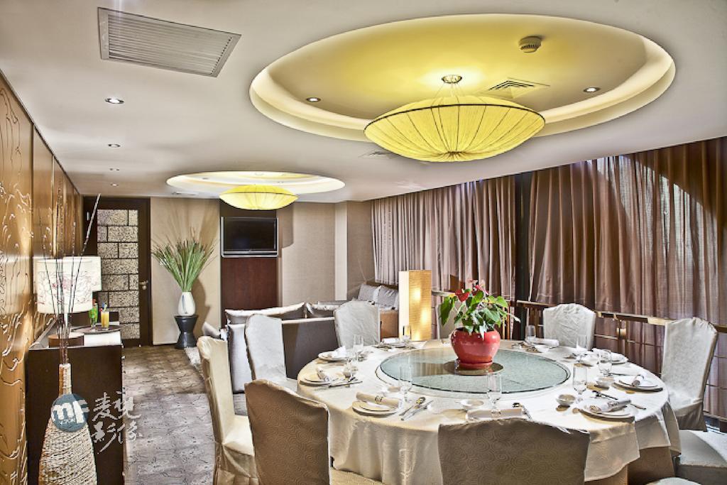 Onehome Yalong International Hotel 4*
