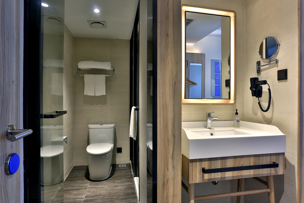 Hanting Premium Hongqiao West Zhongshan Road 2*