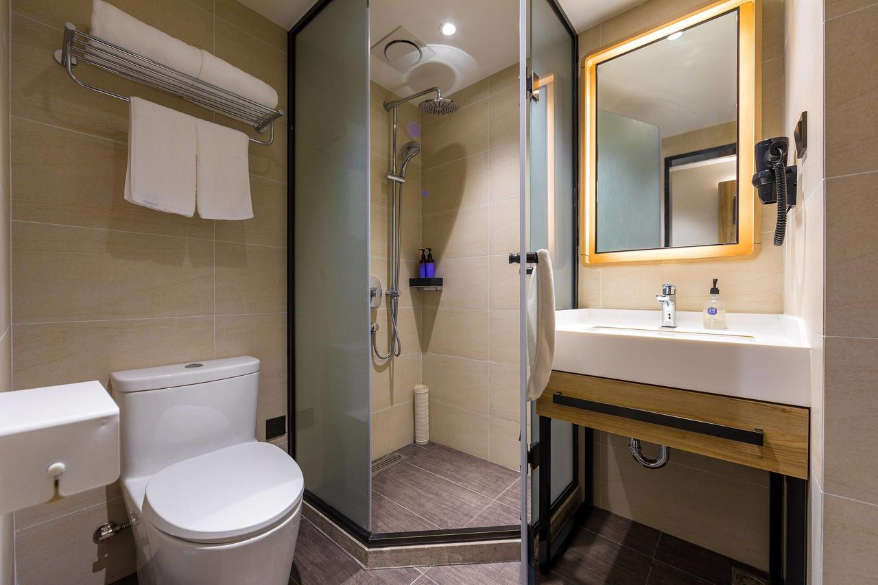 Hanting North Bund Hailun Road Hotel 2*