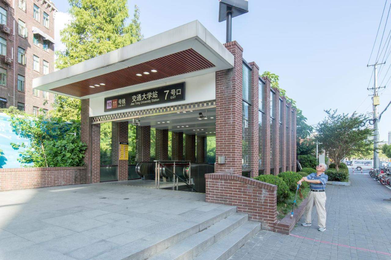 Amy's On Huashan Road Near Jiao Tong University *