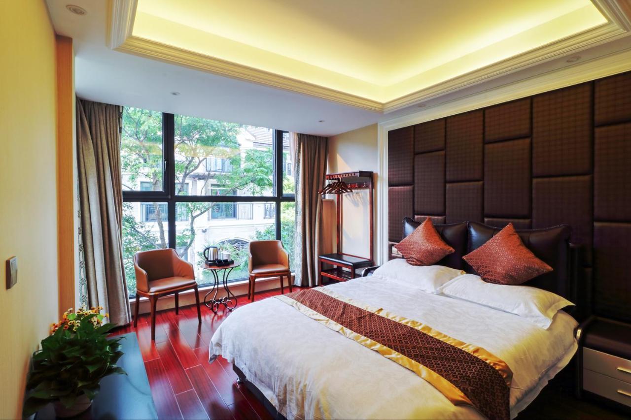 Bluetree Homestay *