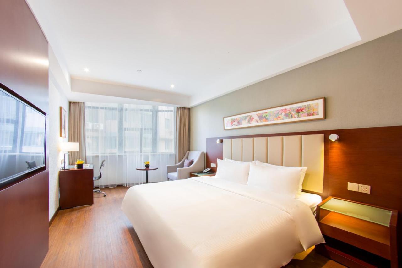 Yitel 4*