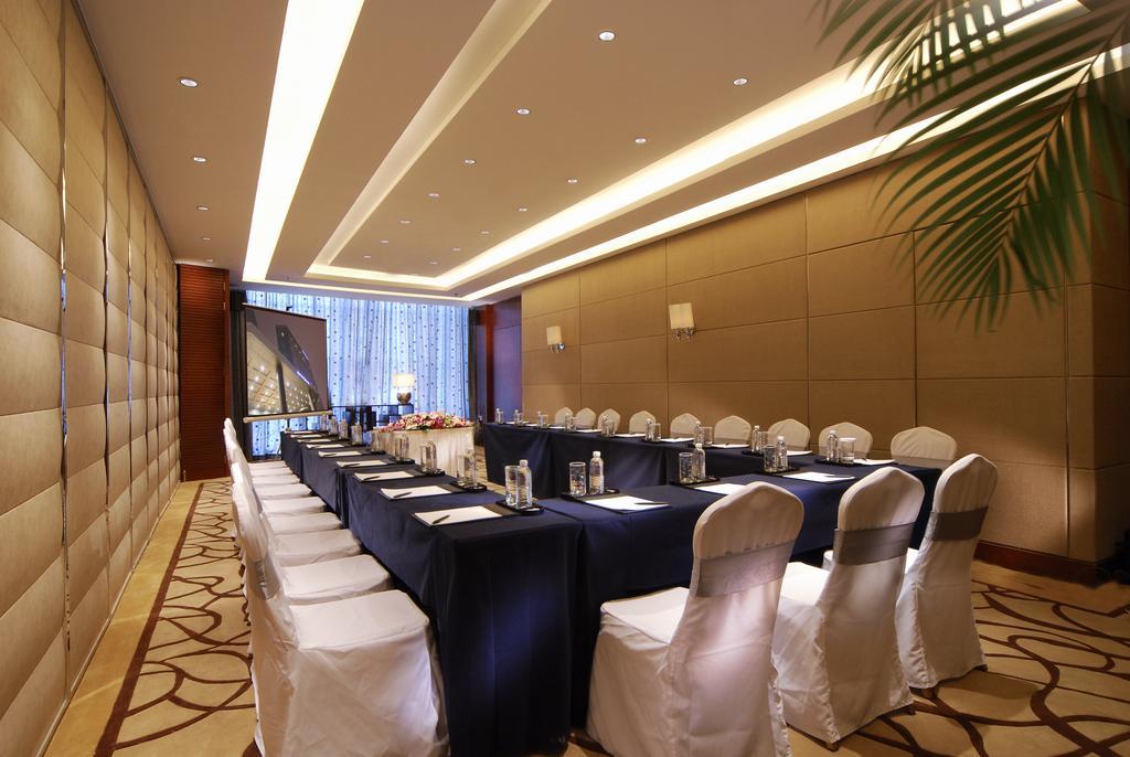 Hotel Howard Johnson Caida Plaza 5*