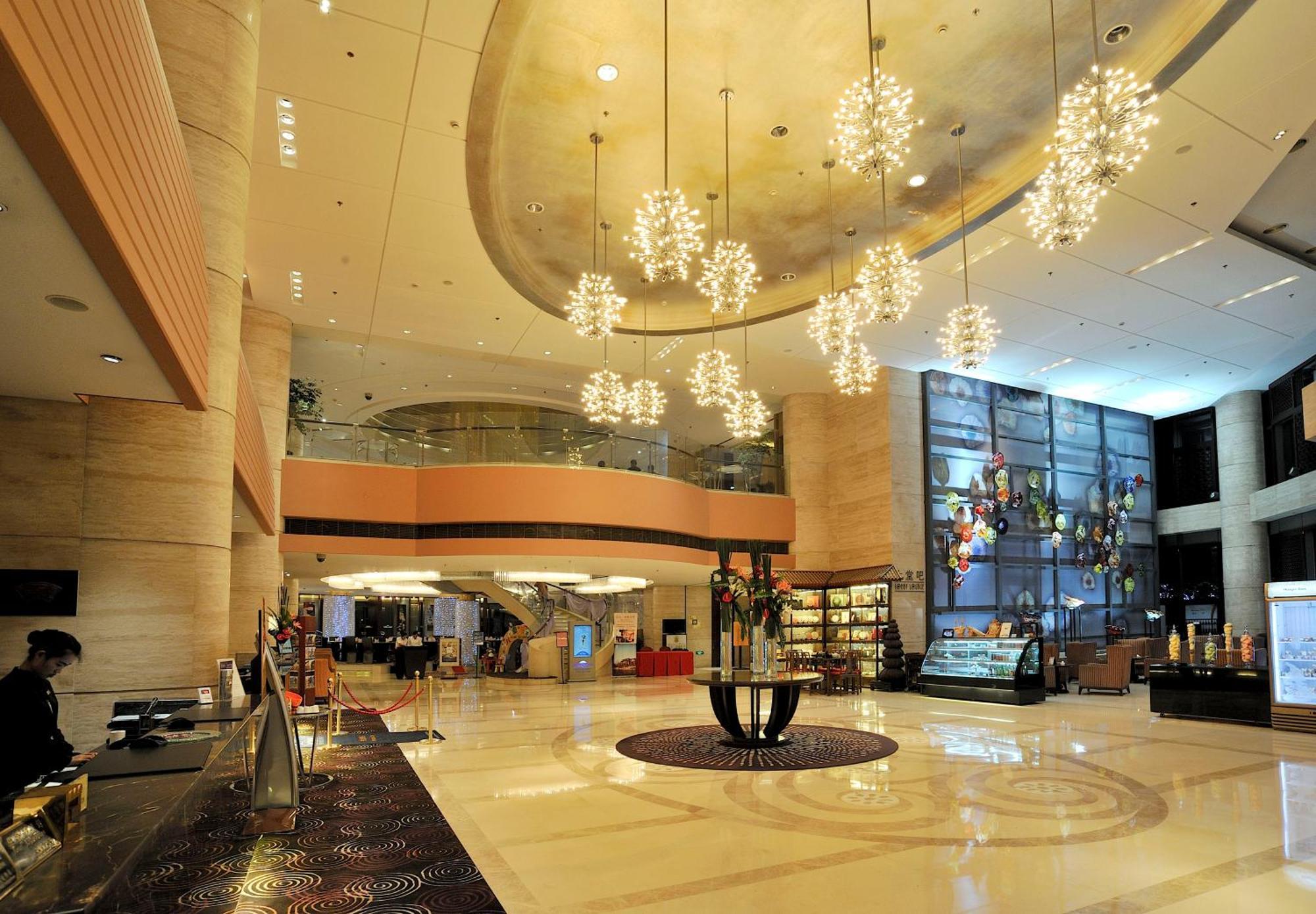 Hotel Howard Johnson Caida Plaza