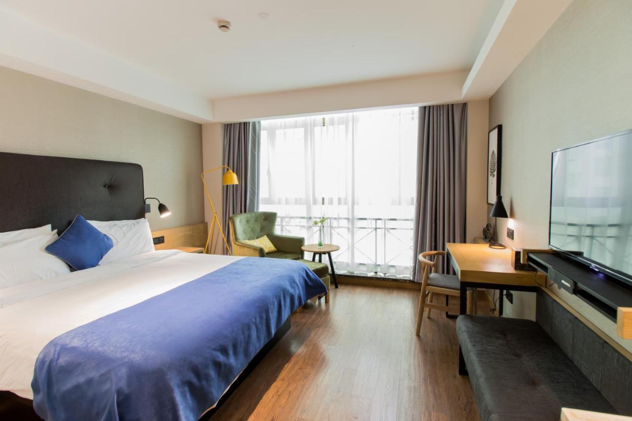 Yitel Hongqiao Caohejing Hongmei Road Metro Station Hotel 4*