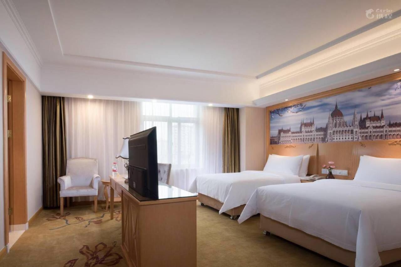Vienna International Tourist Xiuyan Road Metro Station Branch Hotel Shanghai