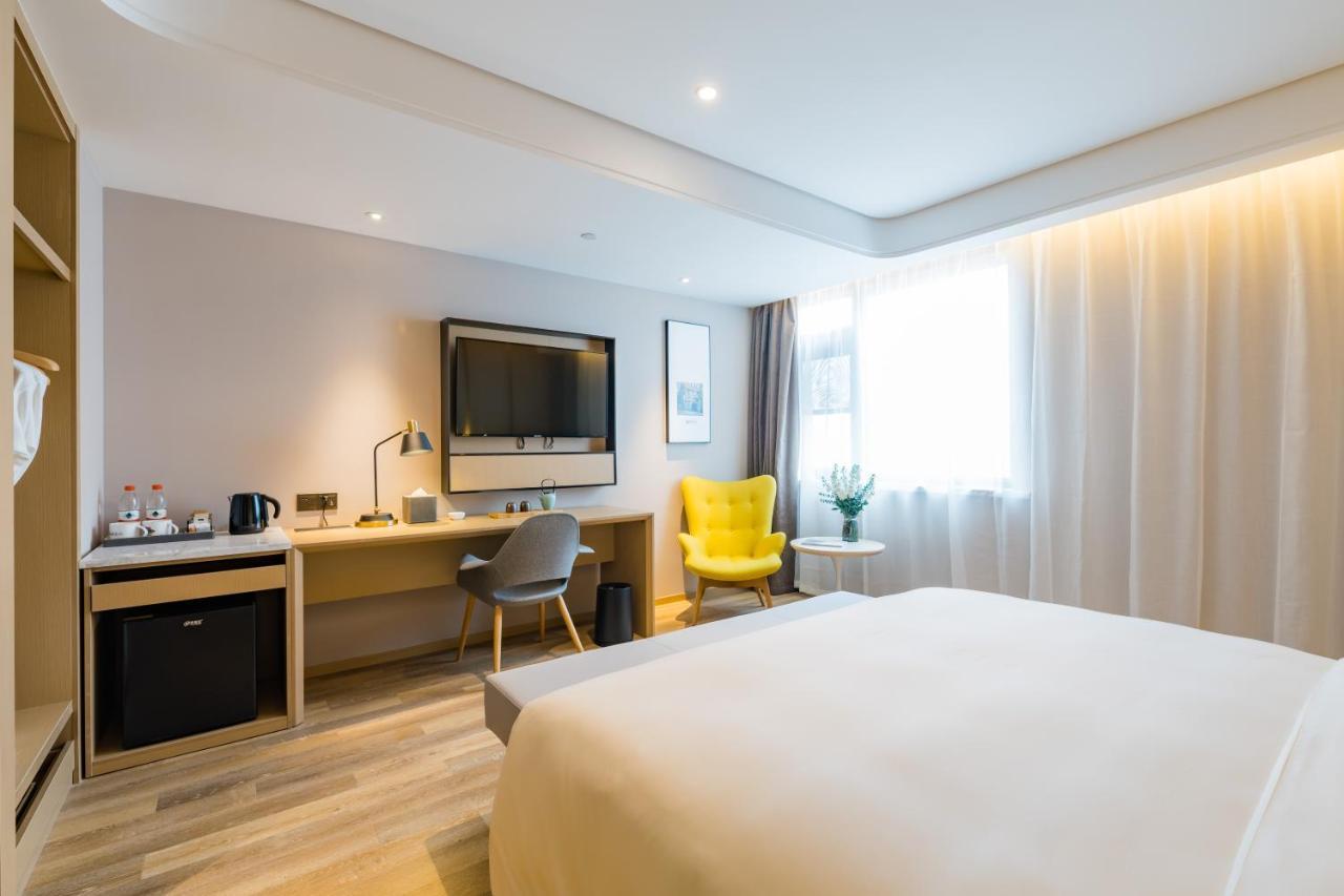 Atour S Oriental Pearl Tower Hotel 4*