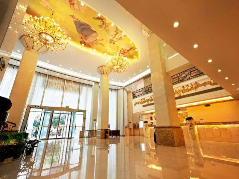 Hotel Vienna International Train Station 4*