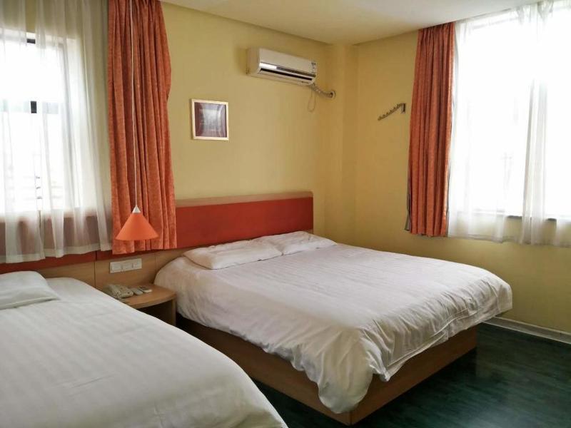 Bund Center Hotel