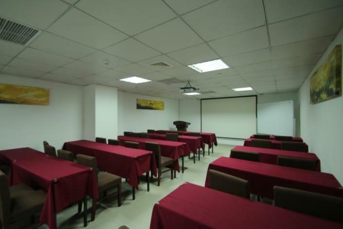 Hotel Yitel Trend Hongqiao Hub National Exhibition And Convention Center Branch 4*
