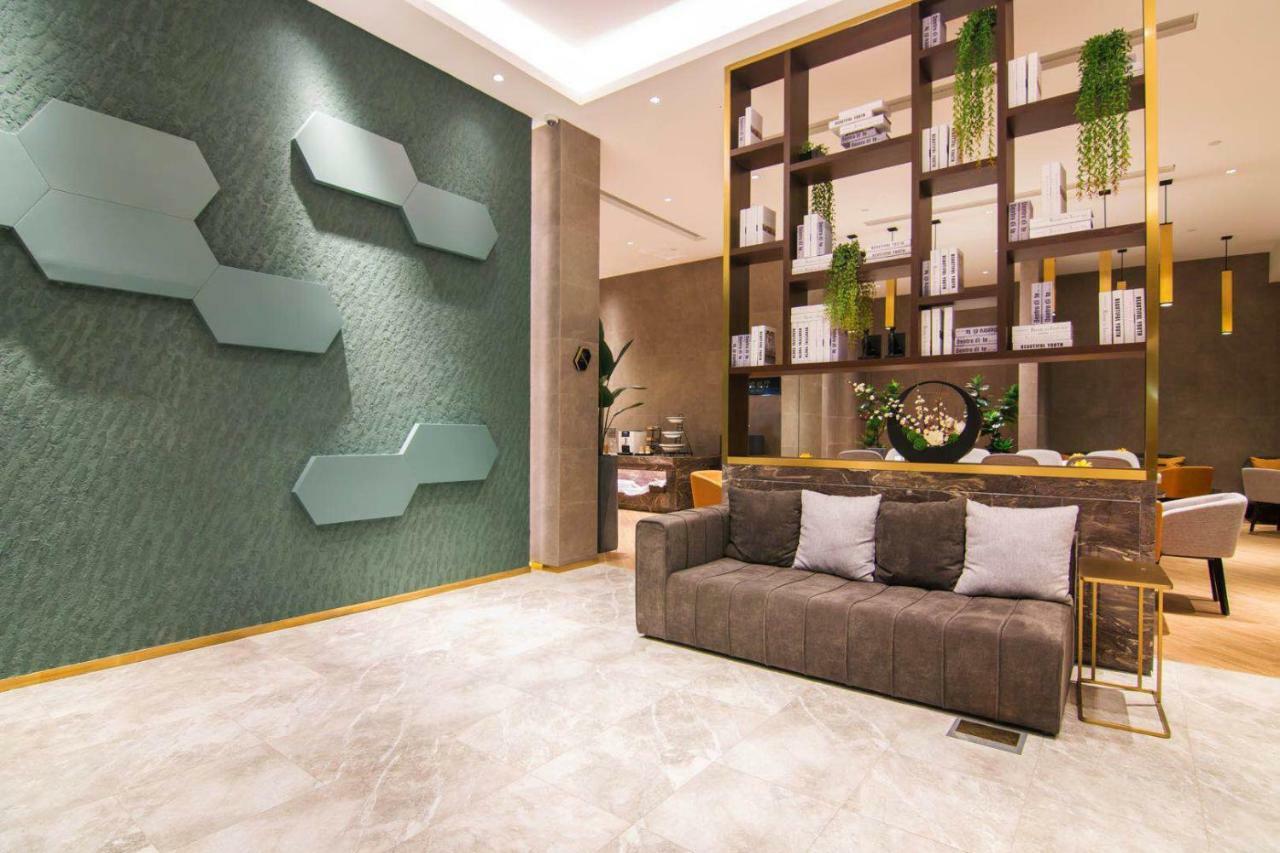 Hotel Yitel Premium