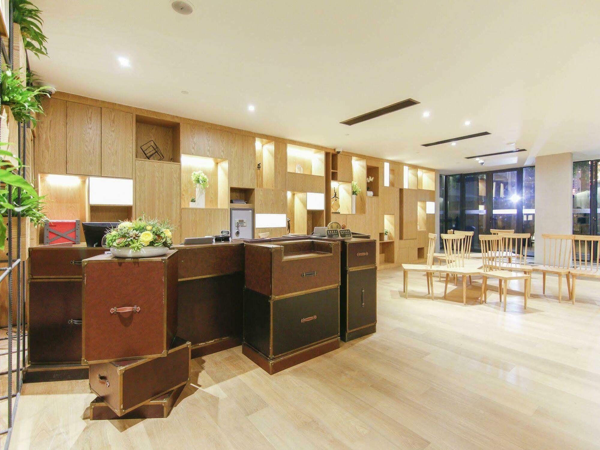 Aparthotel Sweetome Vacation East Nanjing Road 4*