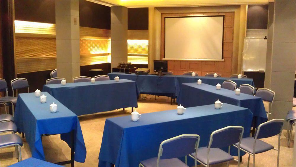 168 Pudong Airport Chuansha Road Jinhui Square Branch 2*