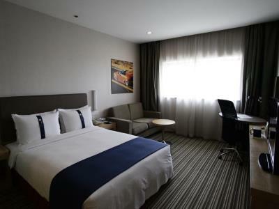 Holiday Express New Hongqiao, An Ihg Hotel 3*