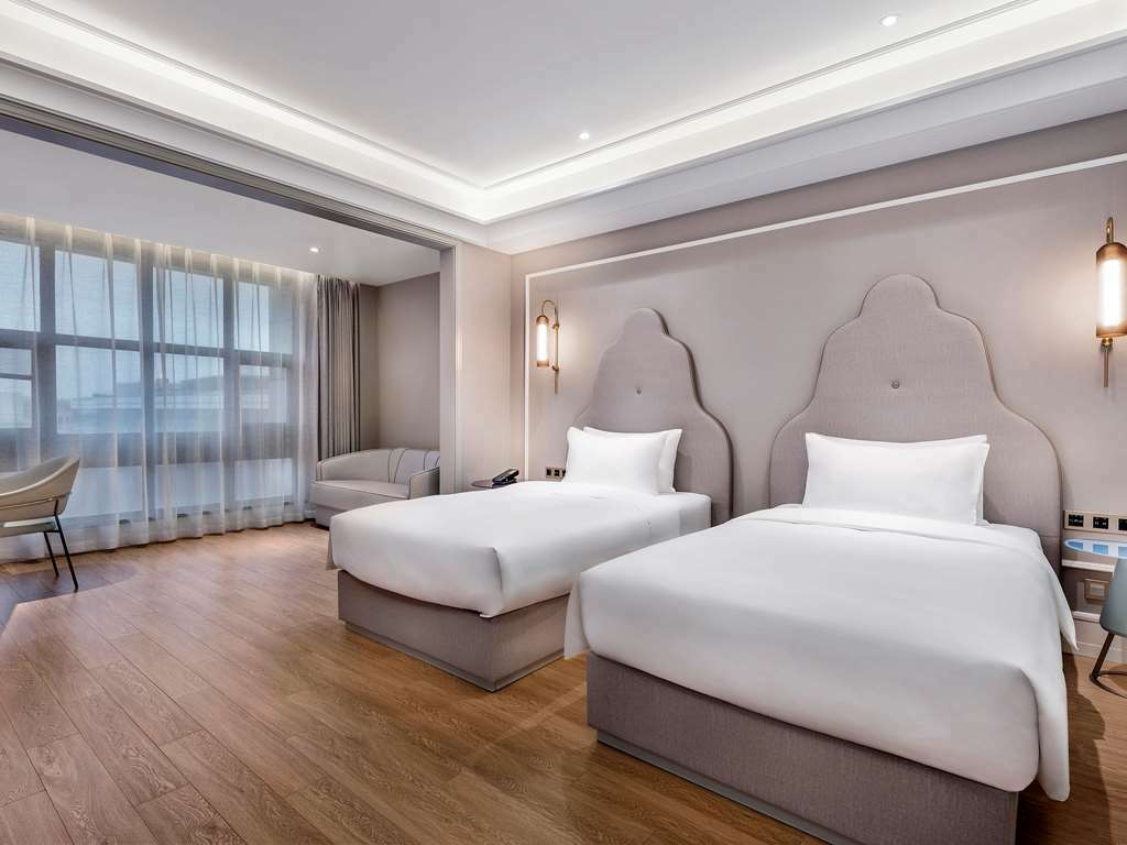Mercure Hongqiao Airport Qixin Hotel 4*