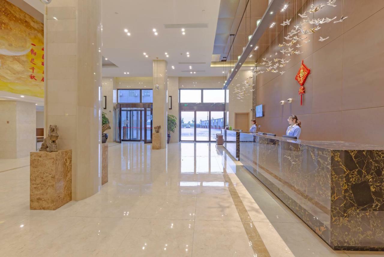 Hotel Echarm Hongqiao 2*