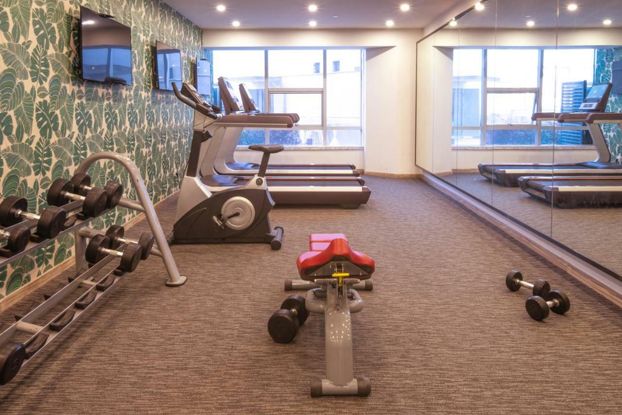Mercure Hongqiao South Hotel 4*