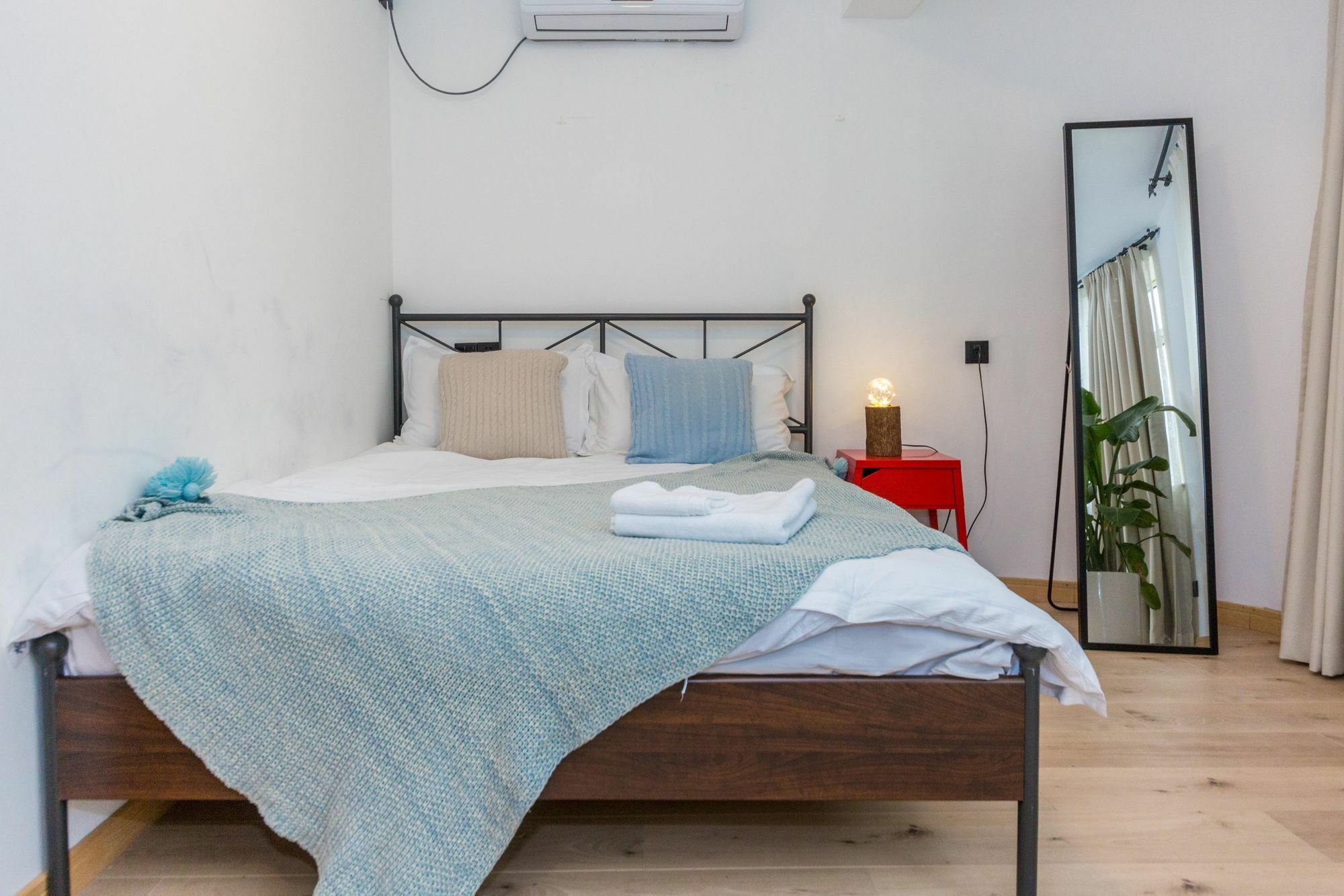 Henry's - South Maoming Road Apartment *