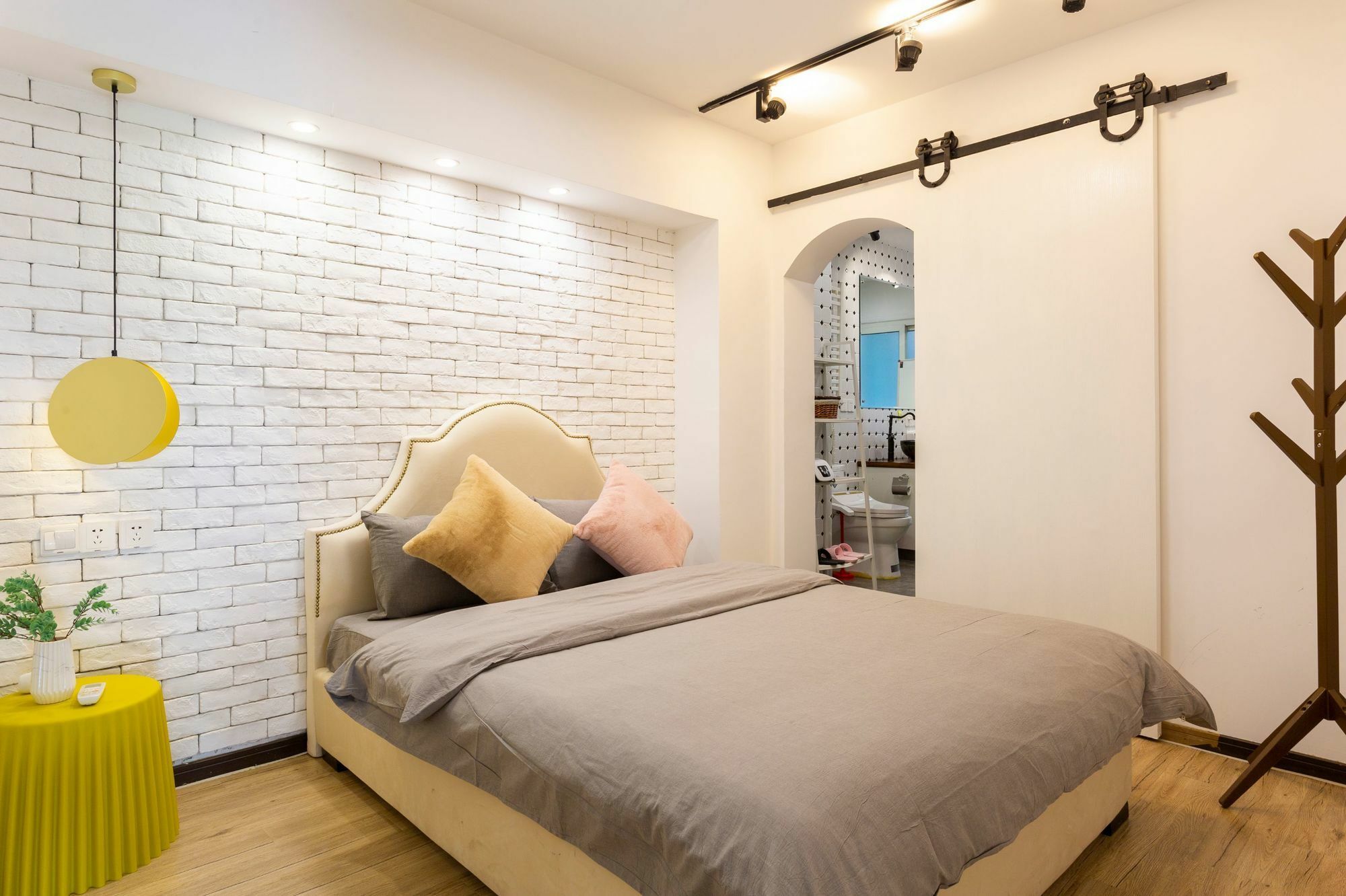 Starhome West Nanjing Road Branch Apartment Shanghai