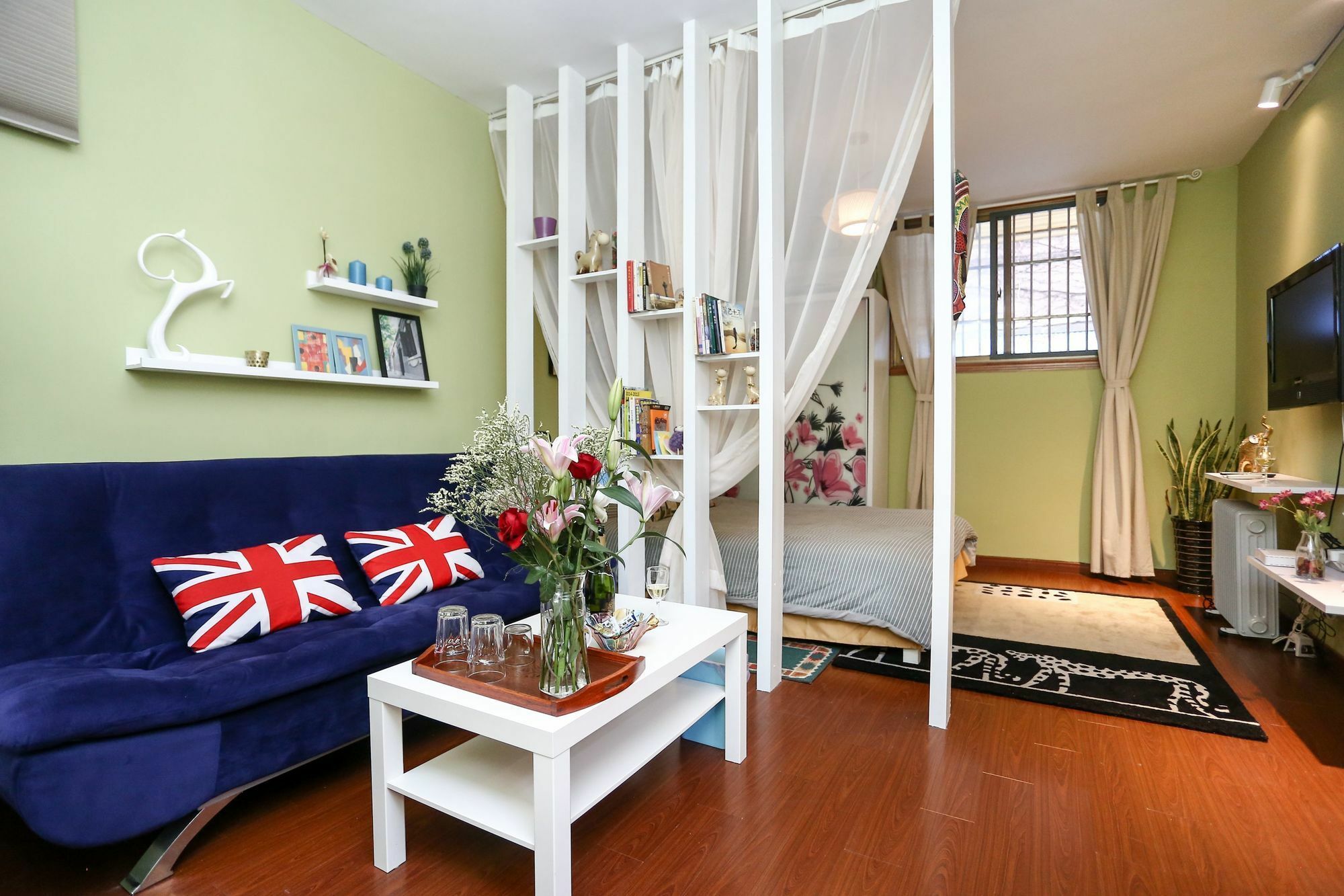 Sister's Jingan Temple Apartment *