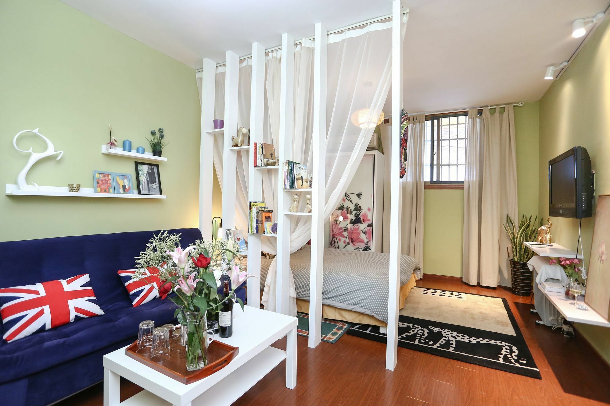 Sister's Jingan Temple Apartment *