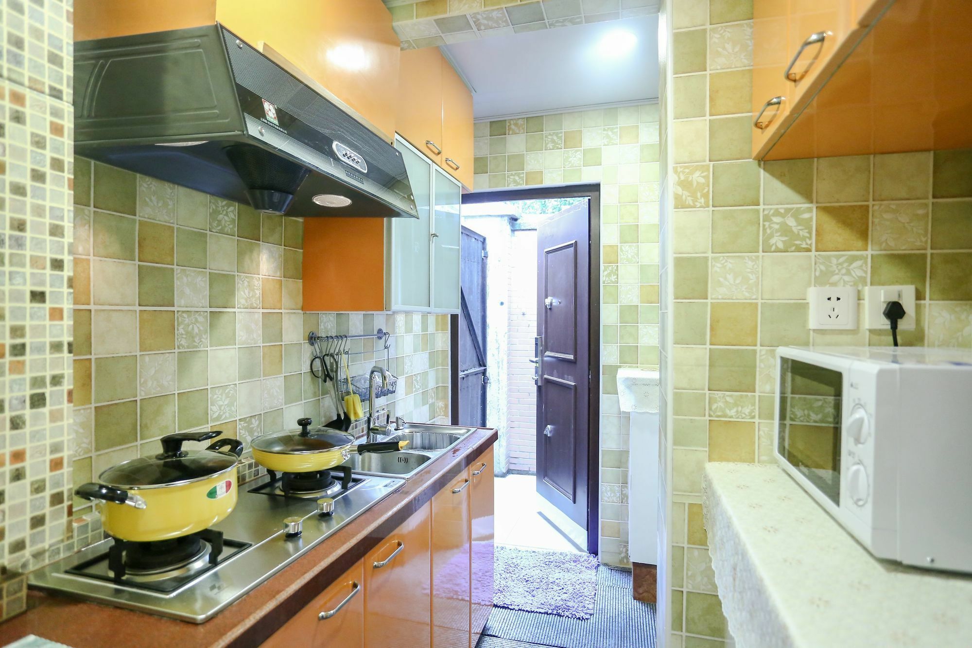 Sister's Jingan Temple Apartment *
