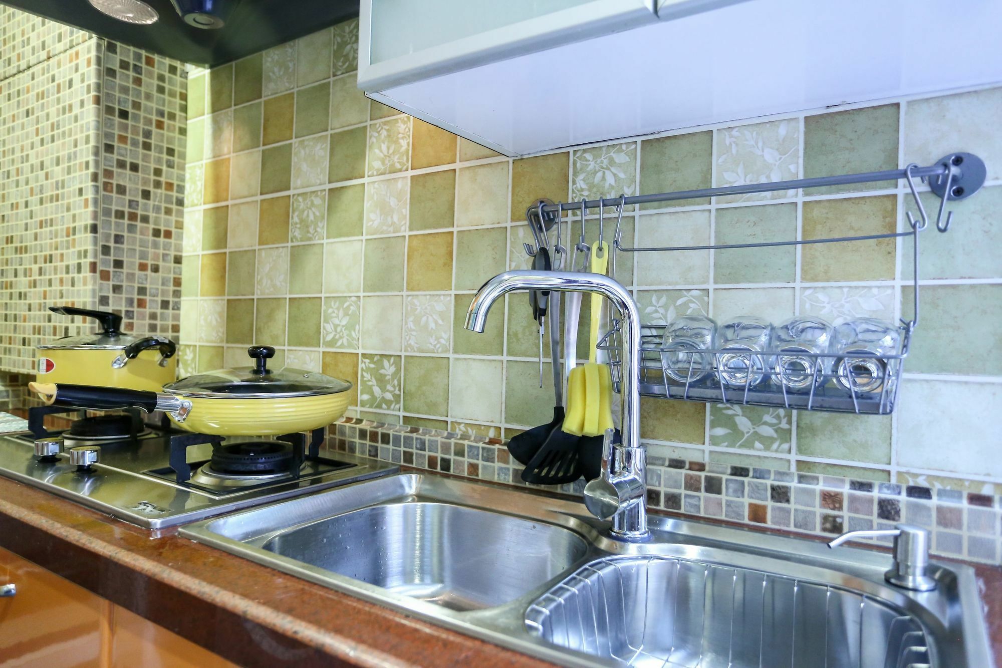 Sister's Jingan Temple Apartment *