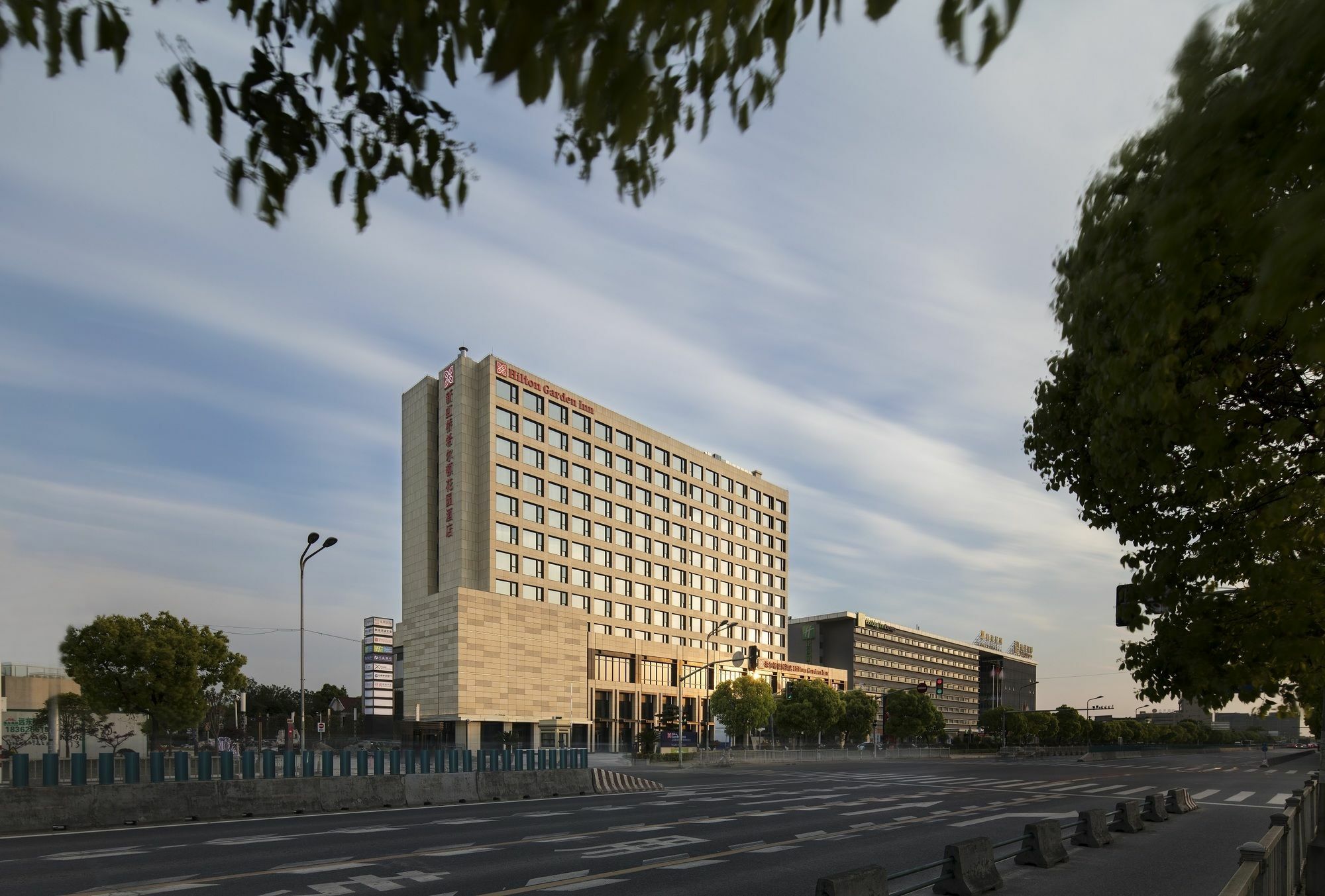Hilton Garden Hongqiao Necc Hotel 4*