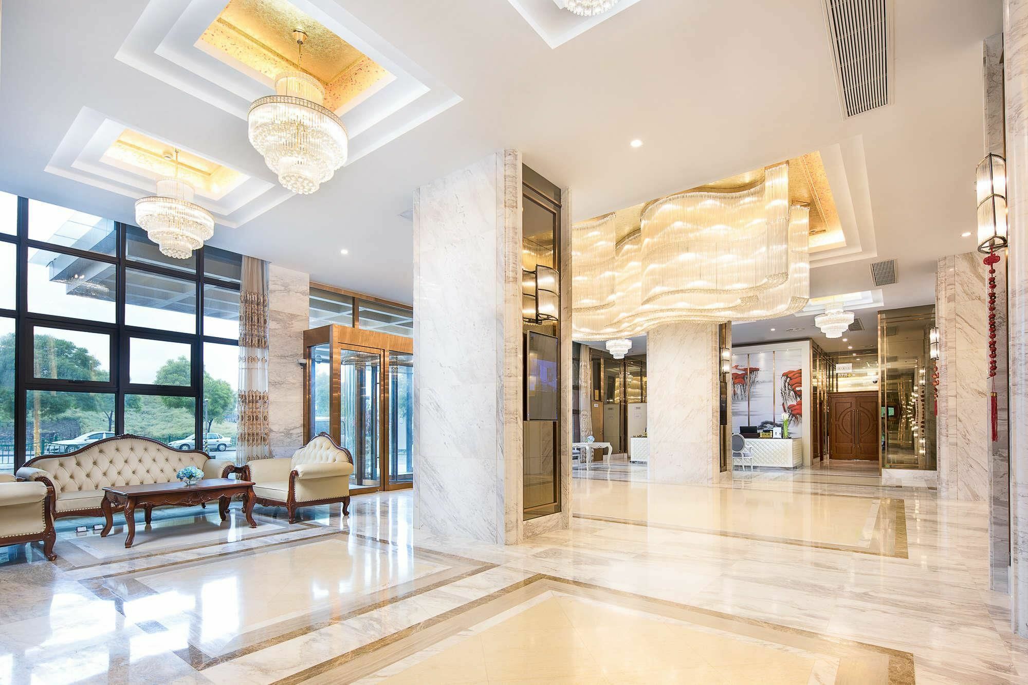Otel Ramada Encore Pudong 3*