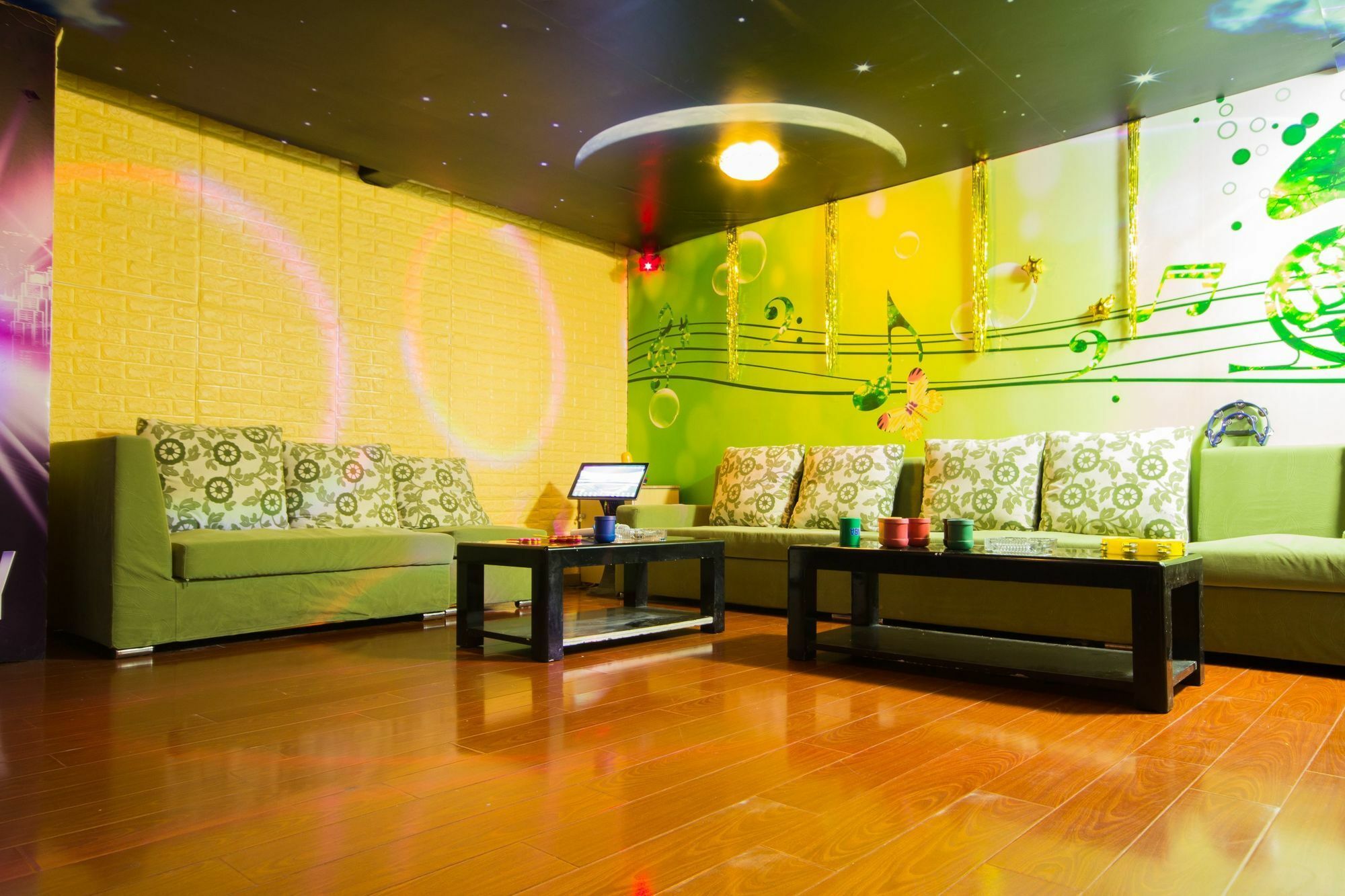 Joy Party Branch 3 * Şanghay
