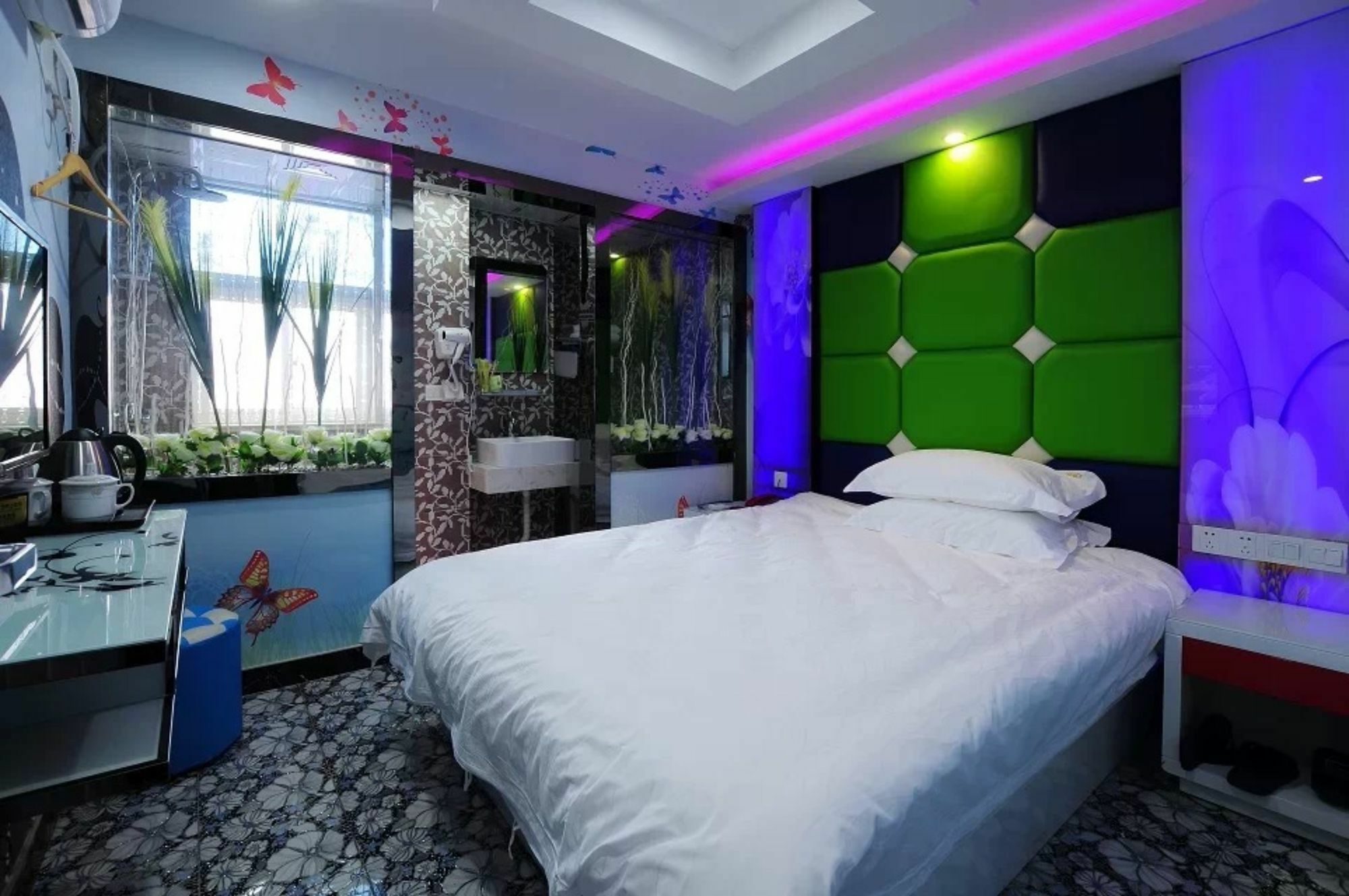 Hotel Zhijiang 2*