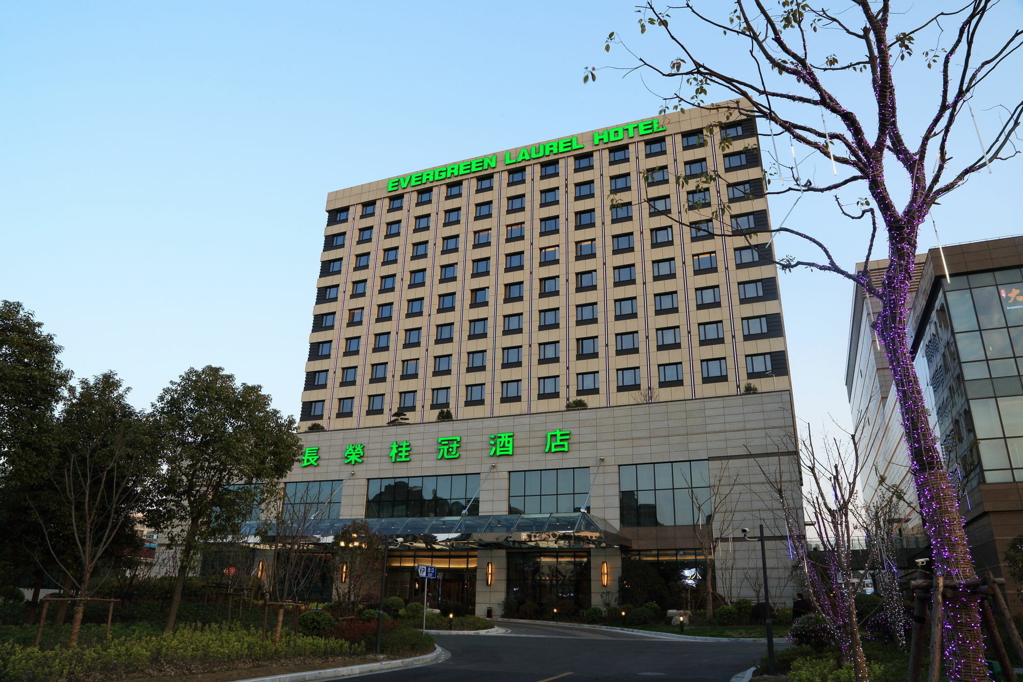 Evergreen Laurel Hotel, Hotel