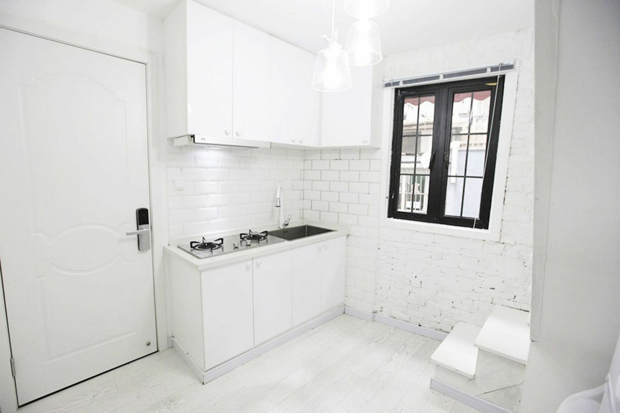 Obsessional Little White Apartment