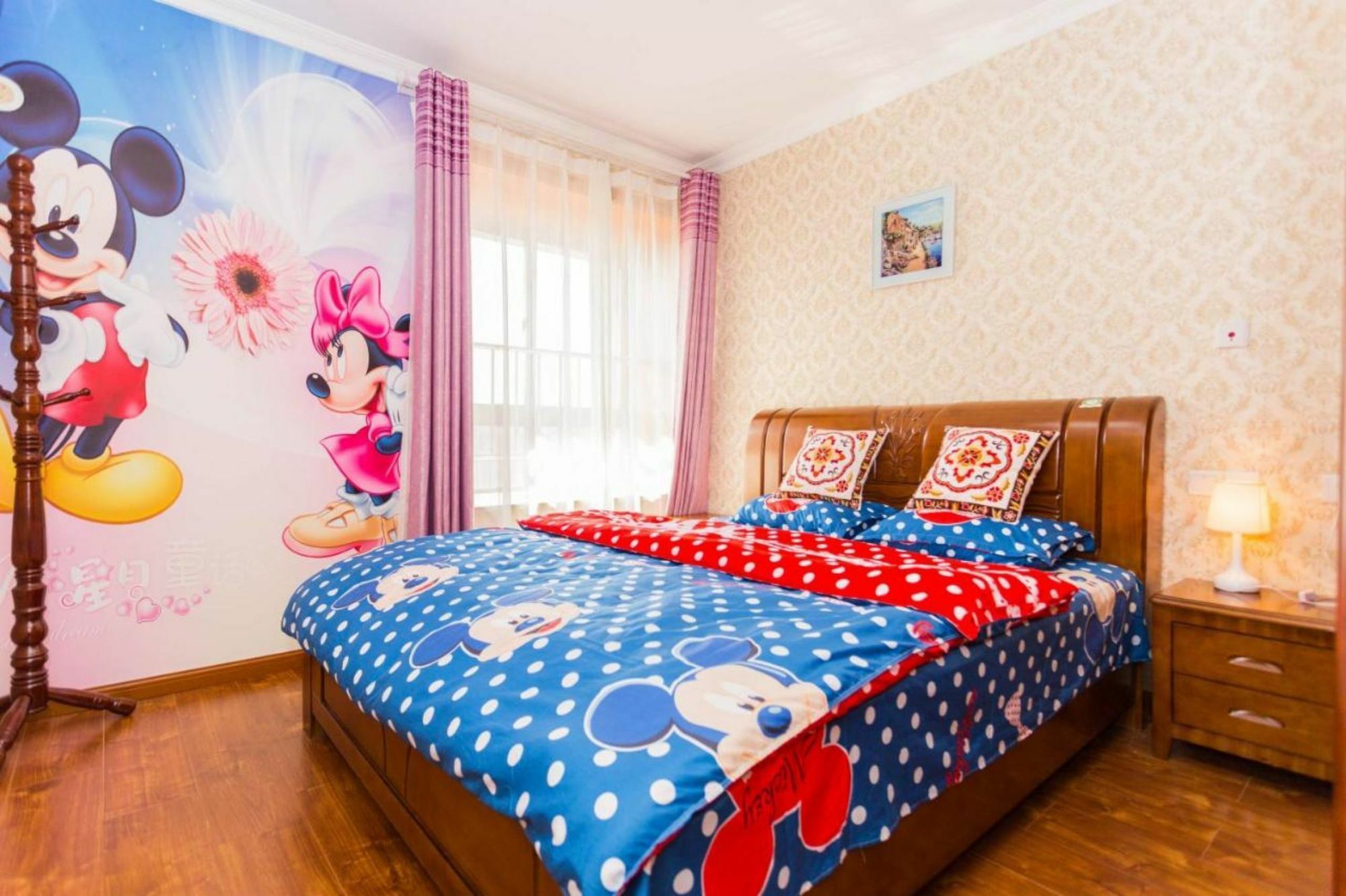 Full Of Happiness Disney Land 4*