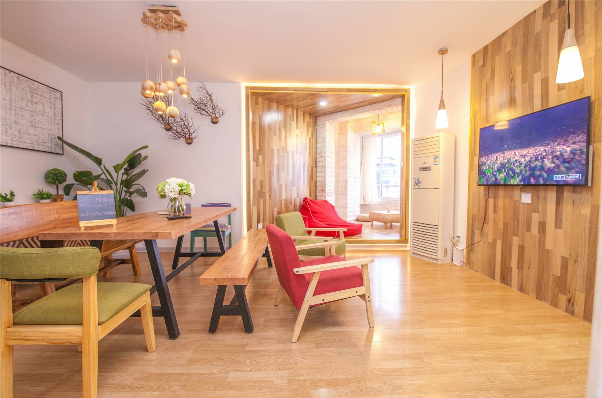 Warm Island Xujiahui 4 Bedroom Apartment *