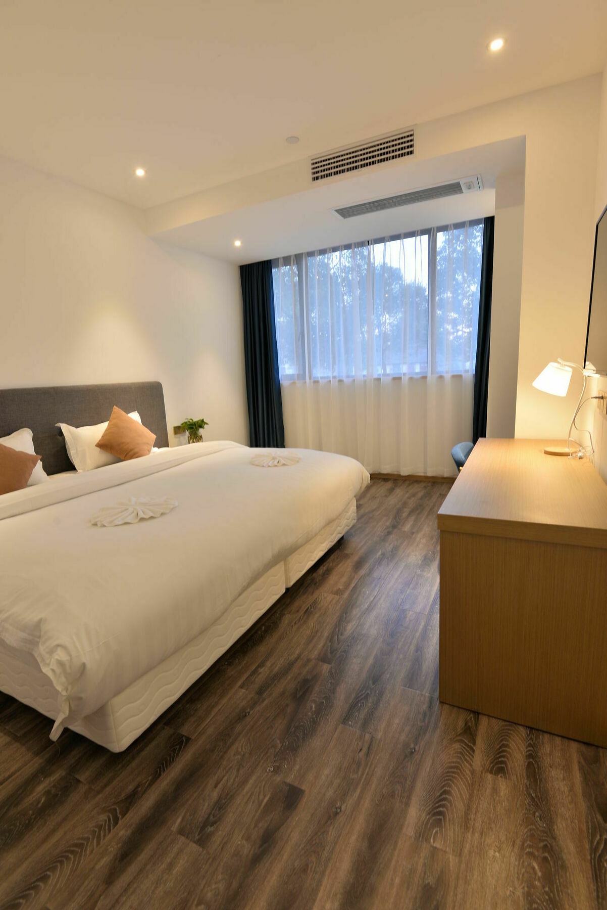 Joyful Yard Hotel-free Shuttle Bus To Pudong Airport And Disneyland Hotel 3*