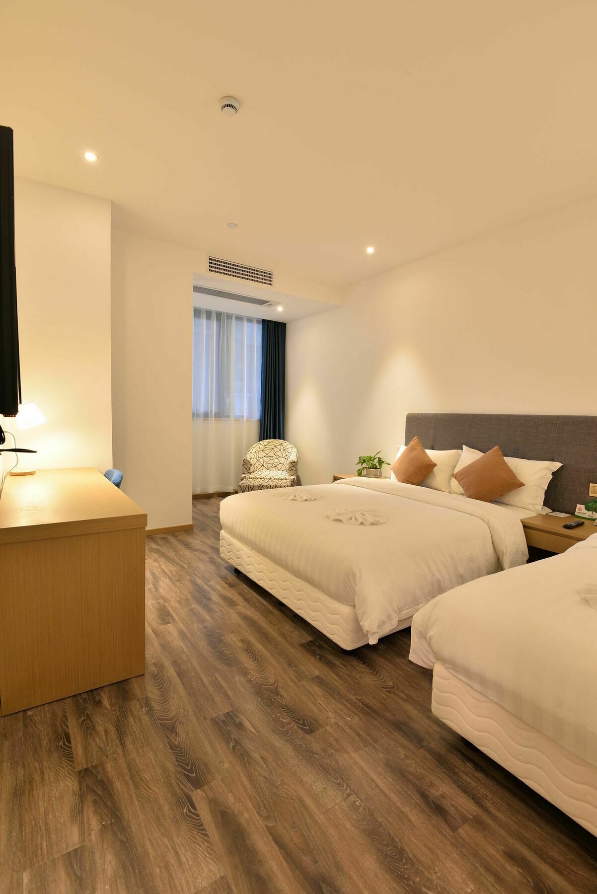 Joyful Yard Hotel-free Shuttle Bus To Pudong Airport And Disneyland Hotel Shanghai