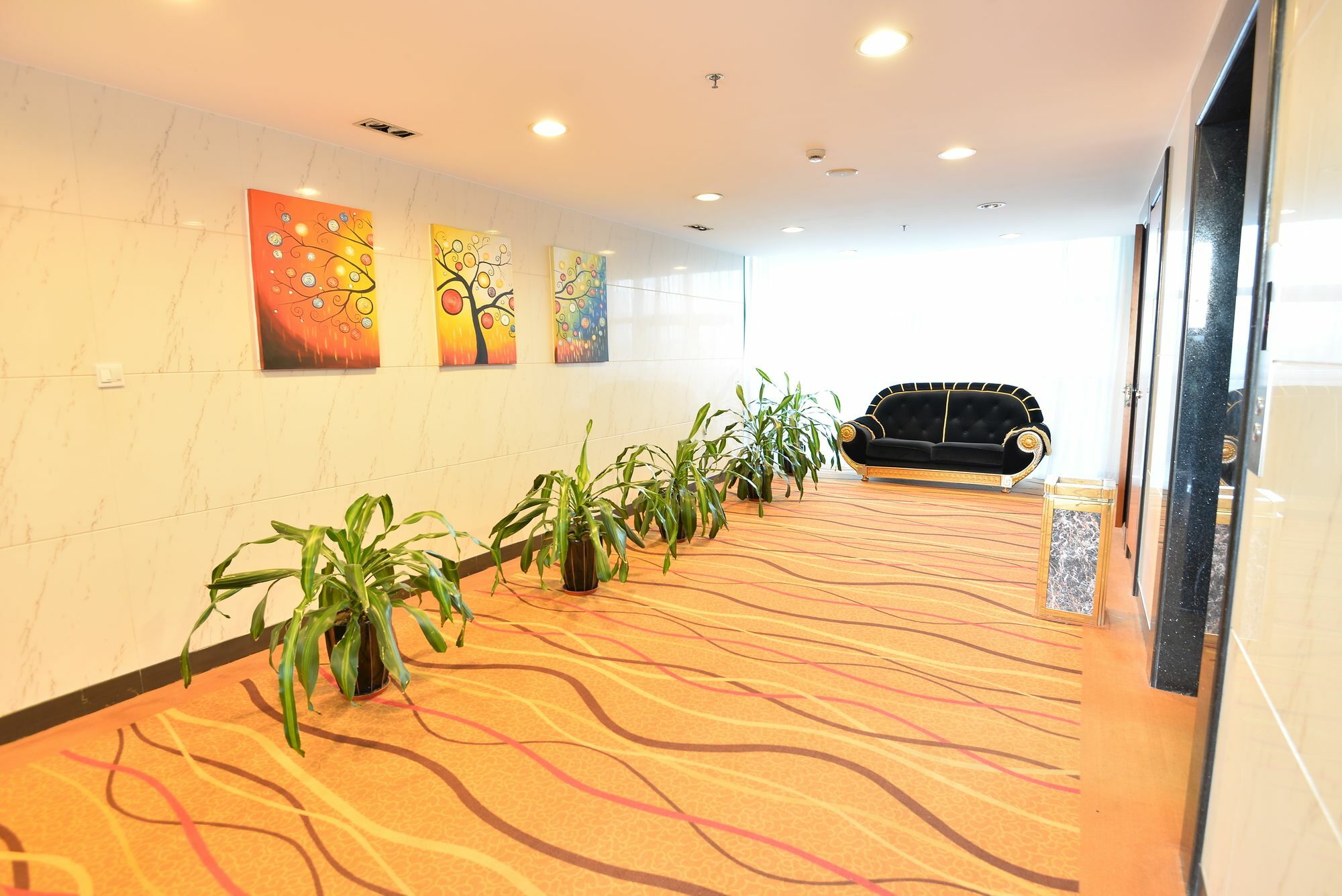 Joyful Yard Hotel-free Shuttle Bus To Pudong Airport And Disneyland 3*